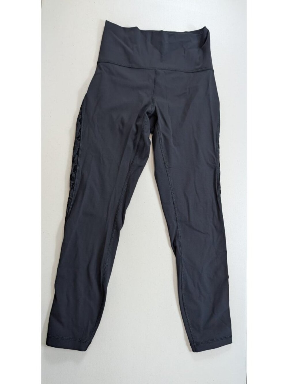 Lululemon athletic leggings in black women's size 6
